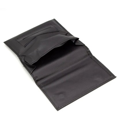 καπνοθήκη-δερματίνη-μικρή-σε-μαύρο-χρώμα